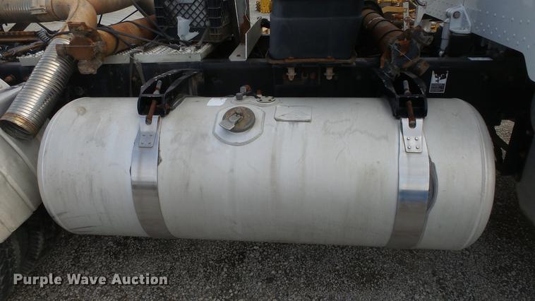 image for item DF4253 2007 Peterbilt 379 semi truck