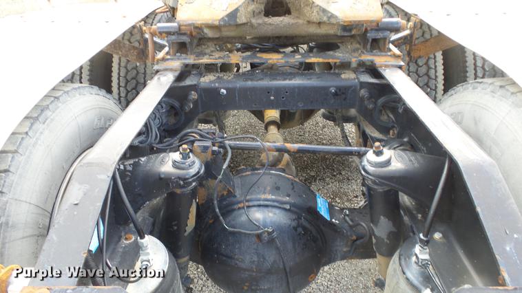 image for item DF4253 2007 Peterbilt 379 semi truck