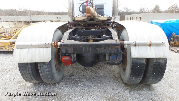 image for item DF4253 2007 Peterbilt 379 semi truck