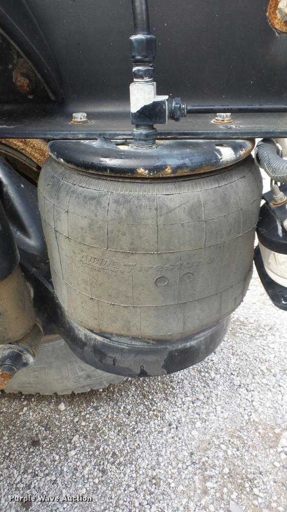 image for item DF4253 2007 Peterbilt 379 semi truck