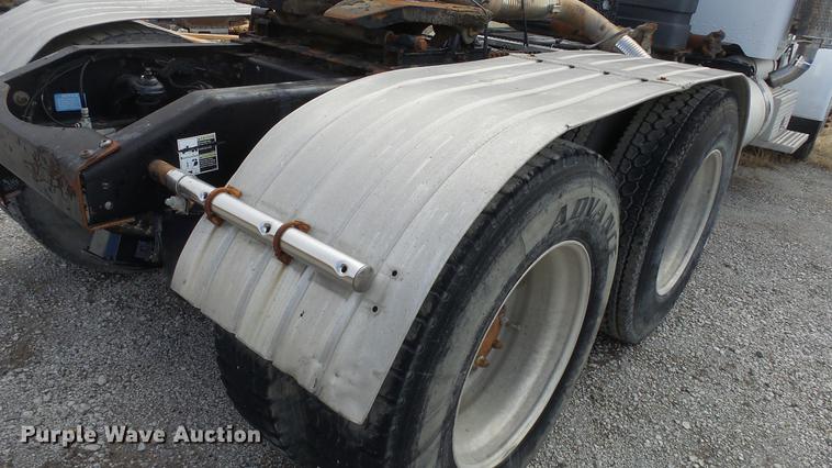 image for item DF4253 2007 Peterbilt 379 semi truck