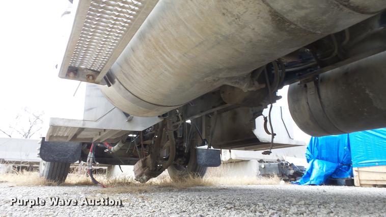 image for item DF4253 2007 Peterbilt 379 semi truck