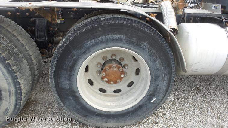 image for item DF4253 2007 Peterbilt 379 semi truck