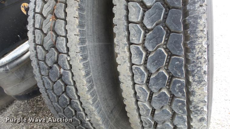 image for item DF4253 2007 Peterbilt 379 semi truck