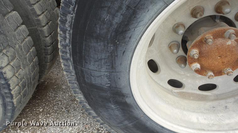 image for item DF4253 2007 Peterbilt 379 semi truck