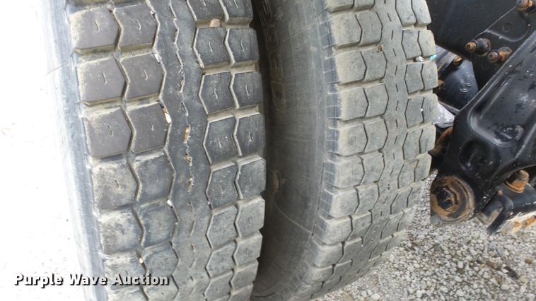 image for item DF4253 2007 Peterbilt 379 semi truck