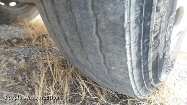 image for item DF4253 2007 Peterbilt 379 semi truck