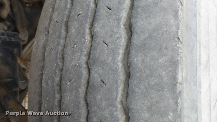 image for item DF4253 2007 Peterbilt 379 semi truck