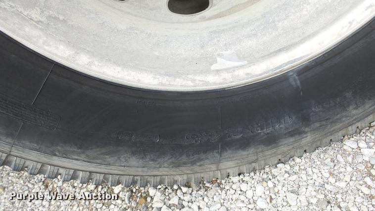 image for item DF4253 2007 Peterbilt 379 semi truck