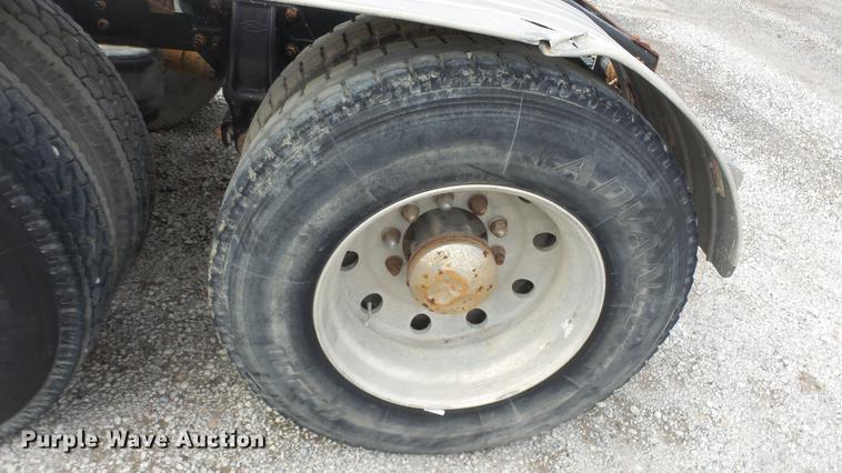 image for item DF4253 2007 Peterbilt 379 semi truck