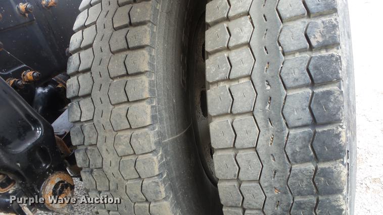 image for item DF4253 2007 Peterbilt 379 semi truck