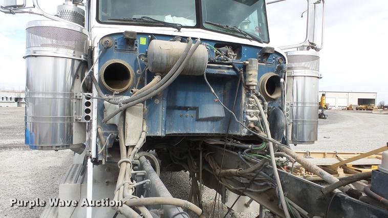 image for item DF4253 2007 Peterbilt 379 semi truck