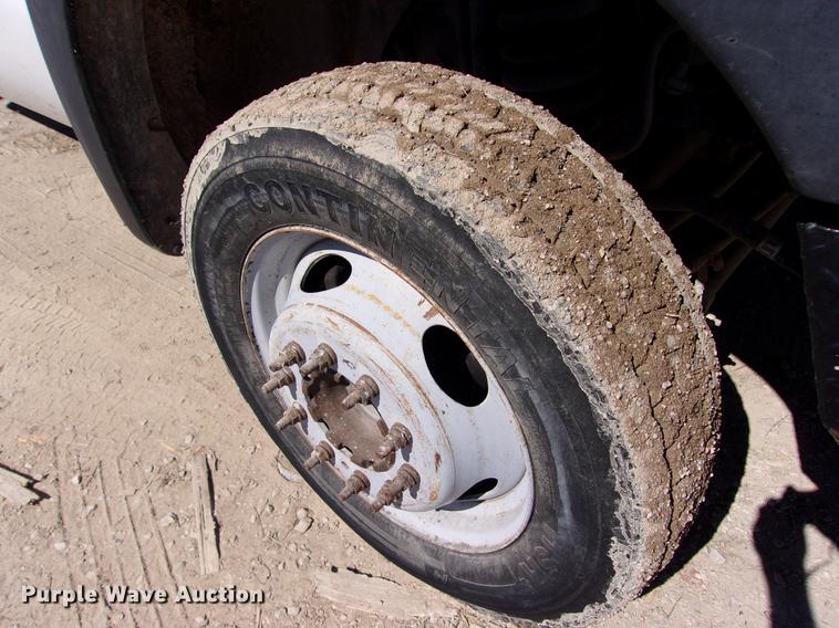 image for item DK9904 2011 Ford F550 Super Duty Crew Cab flatbed truck