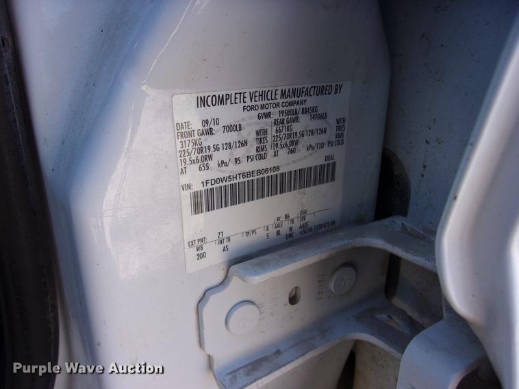 image for item DK9904 2011 Ford F550 Super Duty Crew Cab flatbed truck