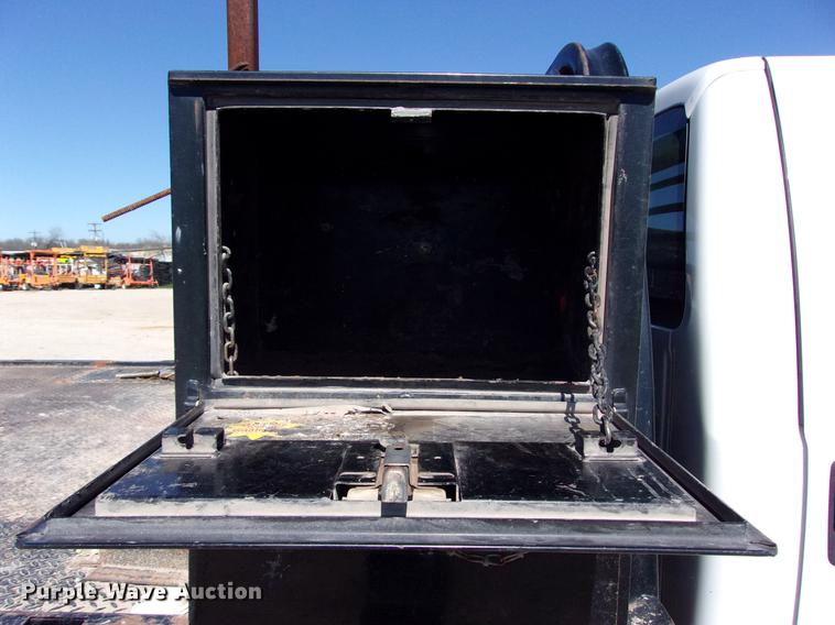 image for item DK9905 2011 Ford F550 Super Duty Crew Cab flatbed truck