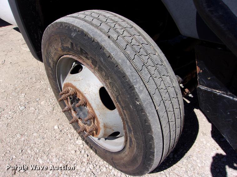 image for item DK9905 2011 Ford F550 Super Duty Crew Cab flatbed truck