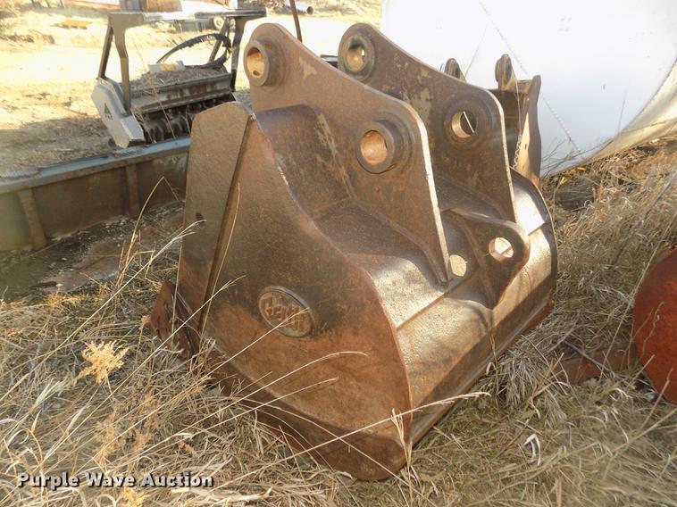image for item DO9014 2005 Geith HD49 36" excavator bucket
