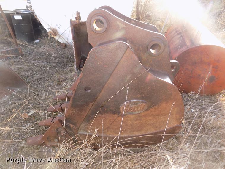 image for item DO9014 2005 Geith HD49 36" excavator bucket