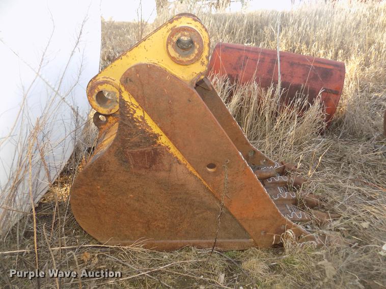 image for item DO9015 36" excavator bucket