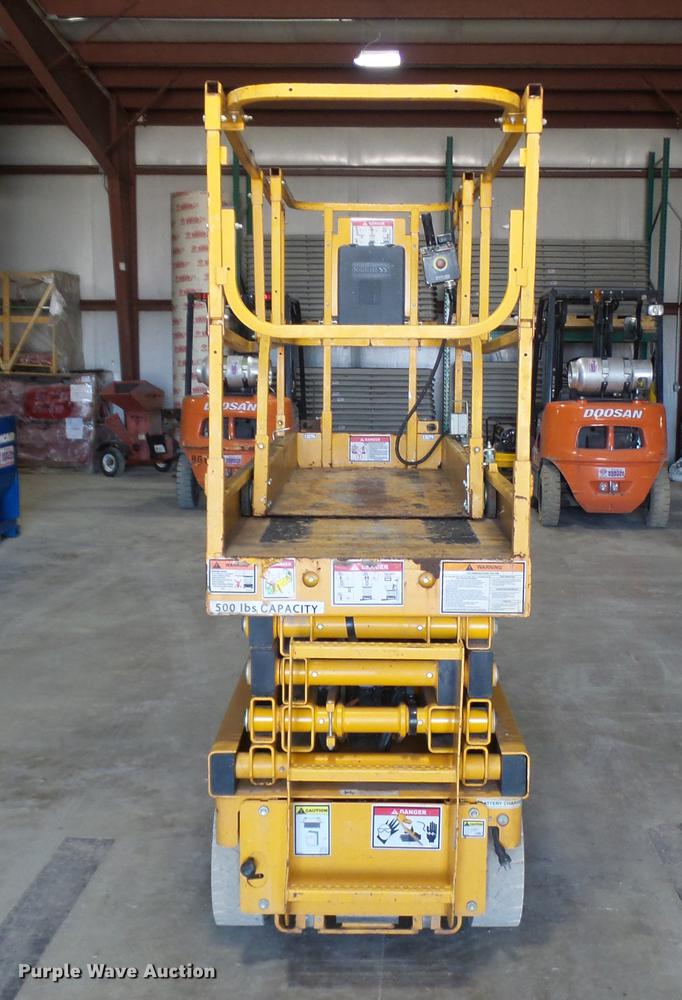 image for item DP9568 2007 Haulotte 2632E scissor lift