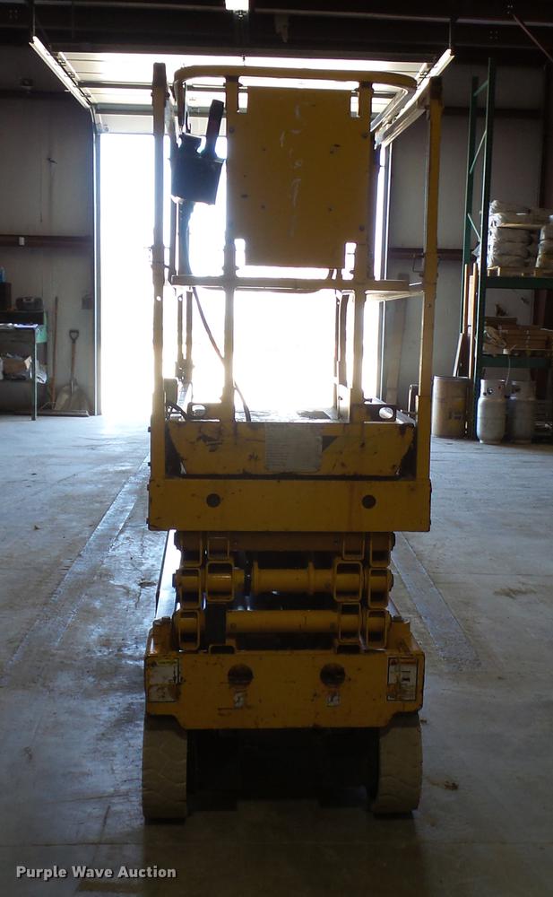image for item DP9568 2007 Haulotte 2632E scissor lift