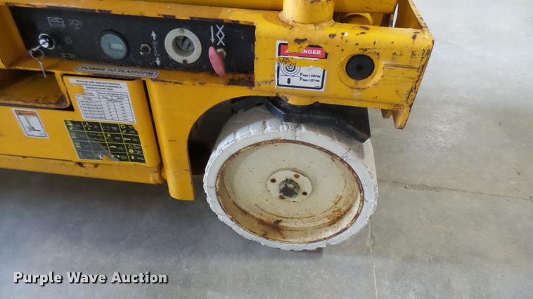 image for item DP9568 2007 Haulotte 2632E scissor lift