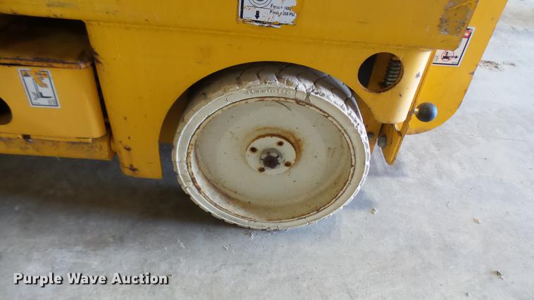 image for item DP9568 2007 Haulotte 2632E scissor lift