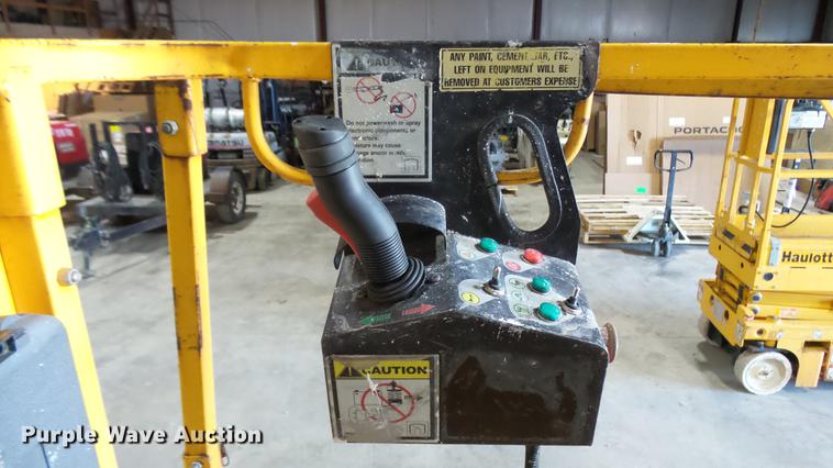 image for item DP9568 2007 Haulotte 2632E scissor lift