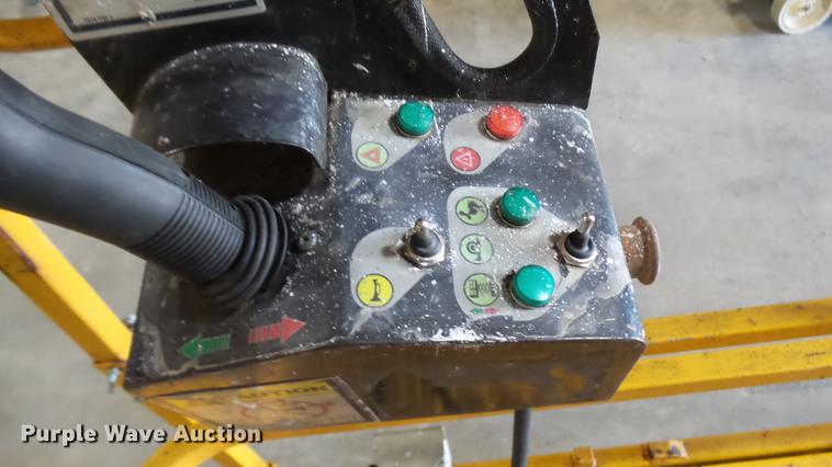 image for item DP9568 2007 Haulotte 2632E scissor lift