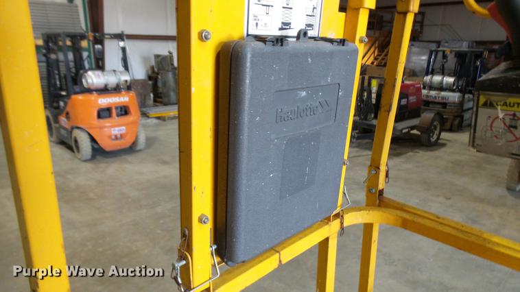 image for item DP9568 2007 Haulotte 2632E scissor lift