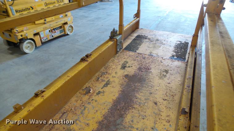 image for item DP9568 2007 Haulotte 2632E scissor lift