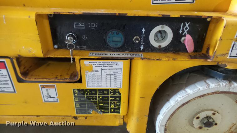 image for item DP9568 2007 Haulotte 2632E scissor lift