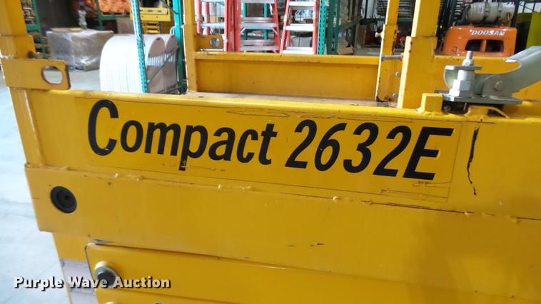 image for item DP9568 2007 Haulotte 2632E scissor lift