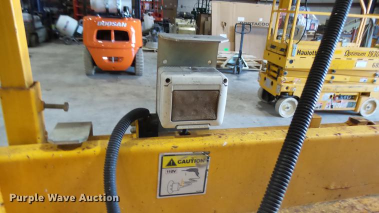 image for item DP9568 2007 Haulotte 2632E scissor lift