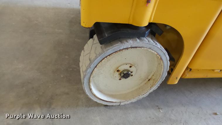 image for item DP9571 2006 Haulotte 3347E scissor lift