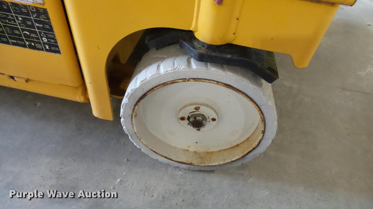 image for item DP9571 2006 Haulotte 3347E scissor lift