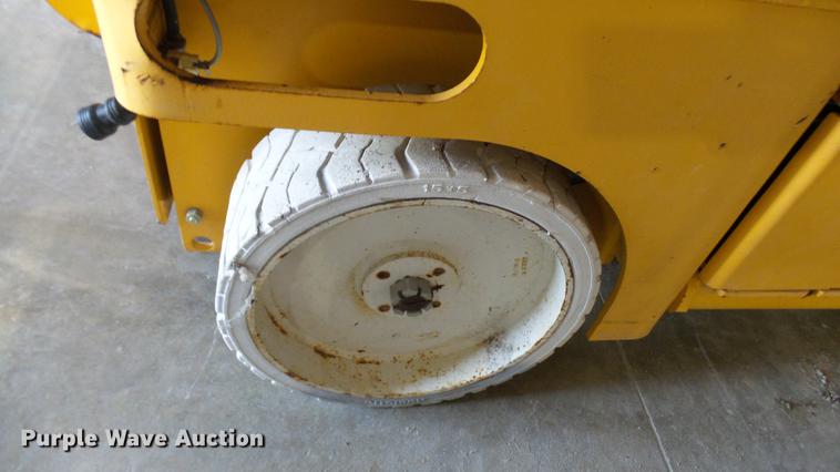 image for item DP9571 2006 Haulotte 3347E scissor lift