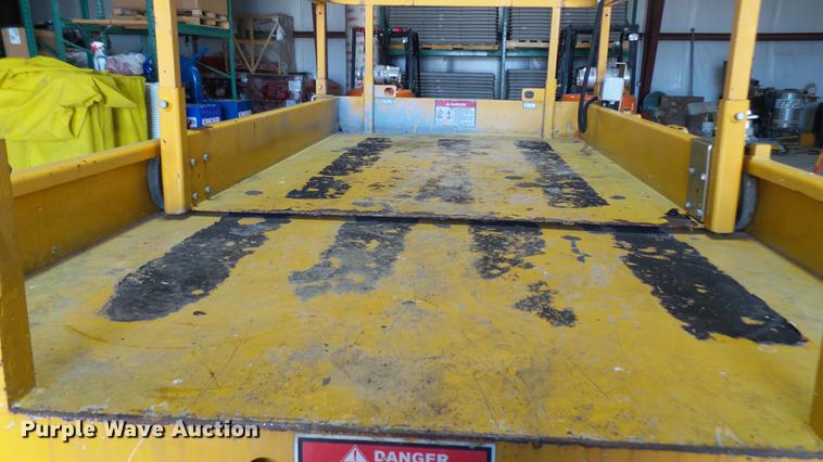 image for item DP9571 2006 Haulotte 3347E scissor lift