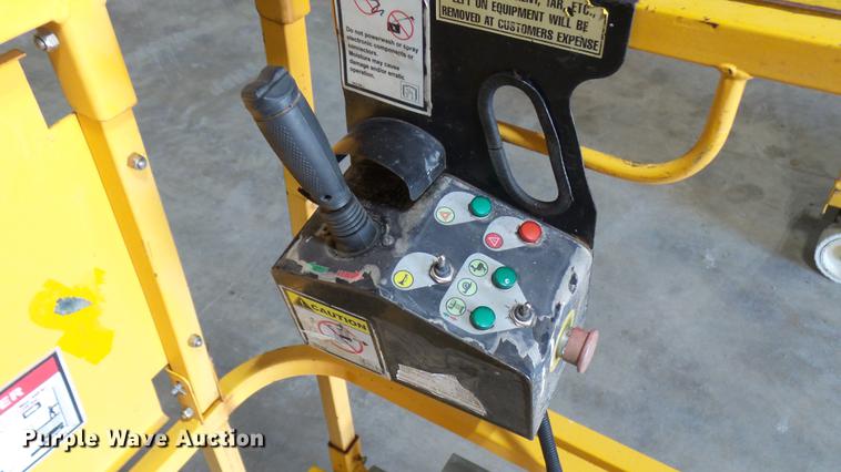 image for item DP9571 2006 Haulotte 3347E scissor lift