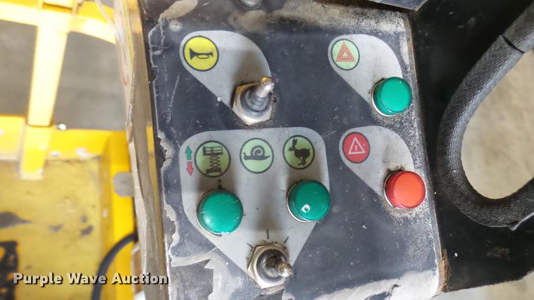 image for item DP9571 2006 Haulotte 3347E scissor lift