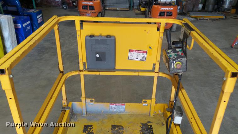 image for item DP9571 2006 Haulotte 3347E scissor lift