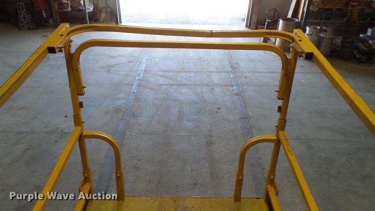 image for item DP9571 2006 Haulotte 3347E scissor lift