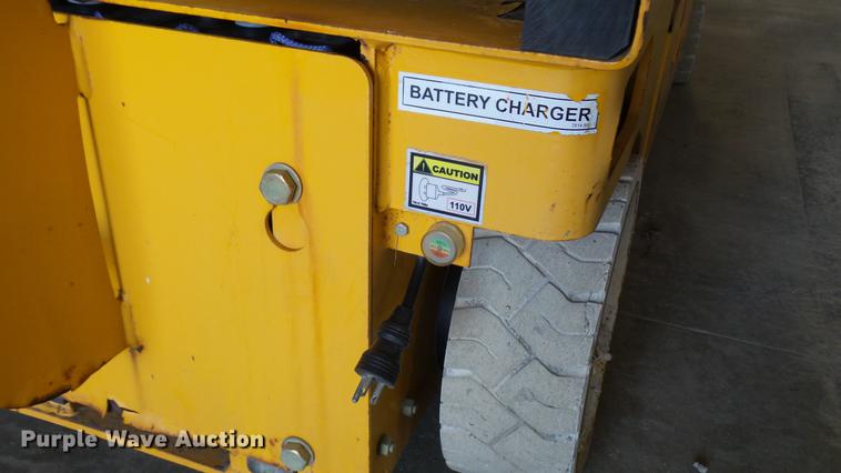 image for item DP9571 2006 Haulotte 3347E scissor lift