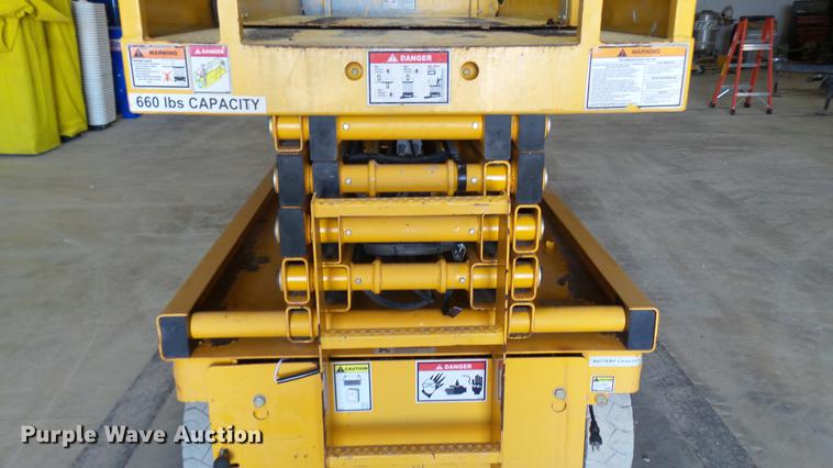 image for item DP9571 2006 Haulotte 3347E scissor lift