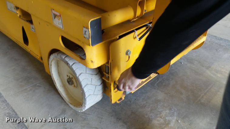 image for item DP9571 2006 Haulotte 3347E scissor lift