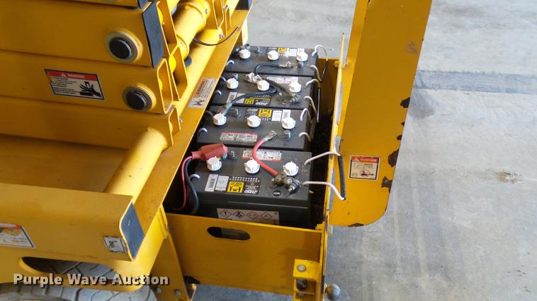 image for item DP9571 2006 Haulotte 3347E scissor lift