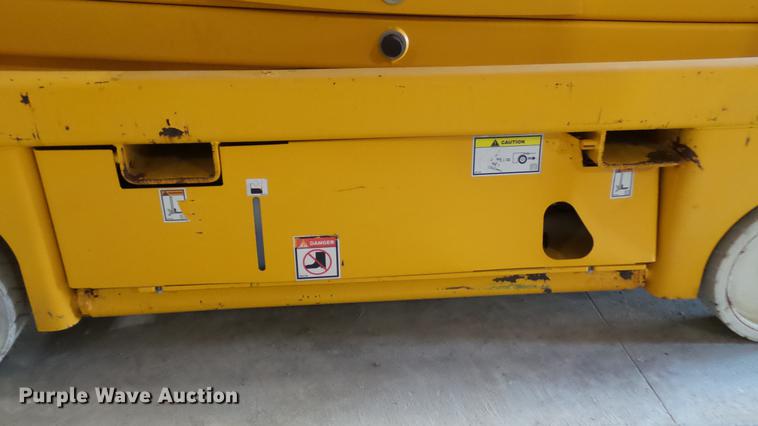 image for item DP9571 2006 Haulotte 3347E scissor lift