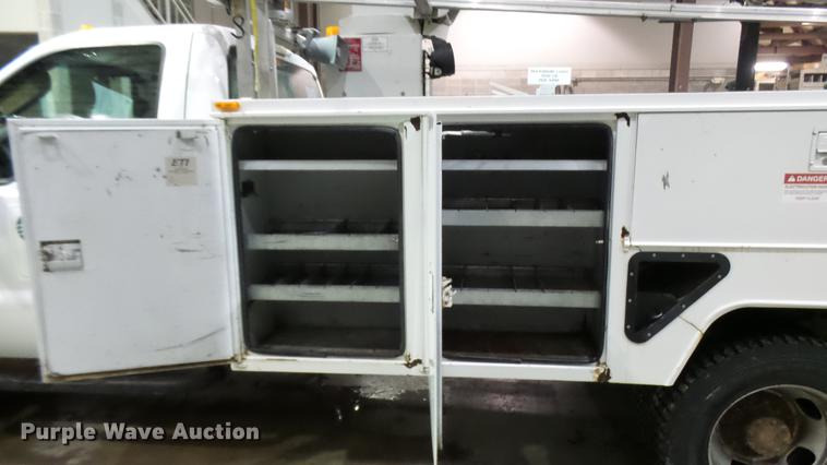 image for item DP9573 2009 Ford F550 Super Duty XL bucket truck