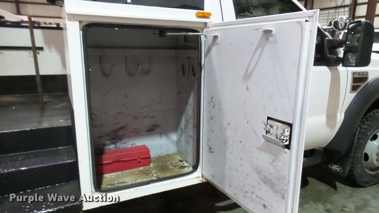 image for item DP9573 2009 Ford F550 Super Duty XL bucket truck