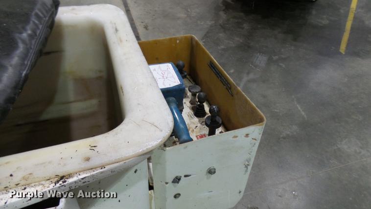 image for item DP9573 2009 Ford F550 Super Duty XL bucket truck